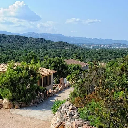 Fiori Di Santa Giulia פארק נופש 3*
